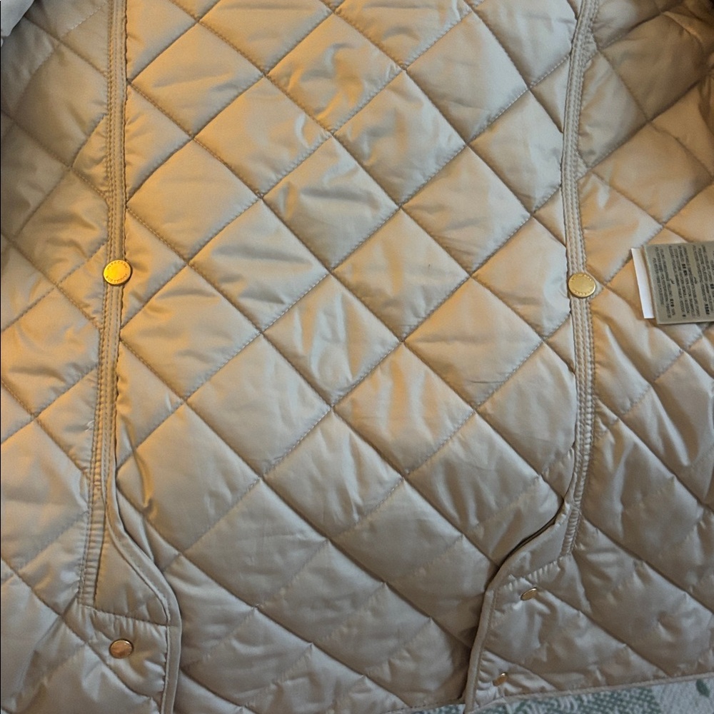 Burberry Quilt 💯 Classic Beige Gold buttons  Jacket - Picture 4 of 5